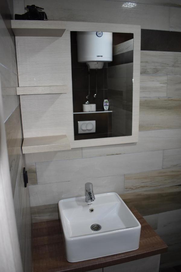 Apartman G1 U Milmari Kompleksu - קופאוניק מראה חיצוני תמונה